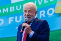1. Presiden Lula menolak tarif AS dan tegaskan hak rakyat atas logam tanah jarang nasional. (Facebook.com @Lula)