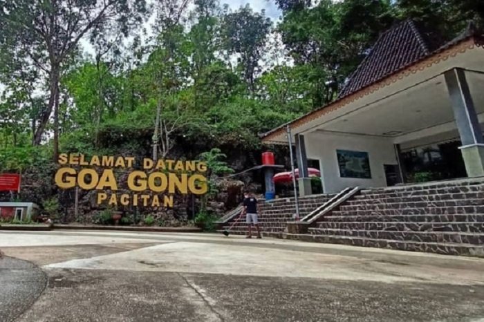 Gua Gong Pacitan, ikon wisata alam Kota 1001 Gua. (Dok. kominfo.jatimprov.go.id)